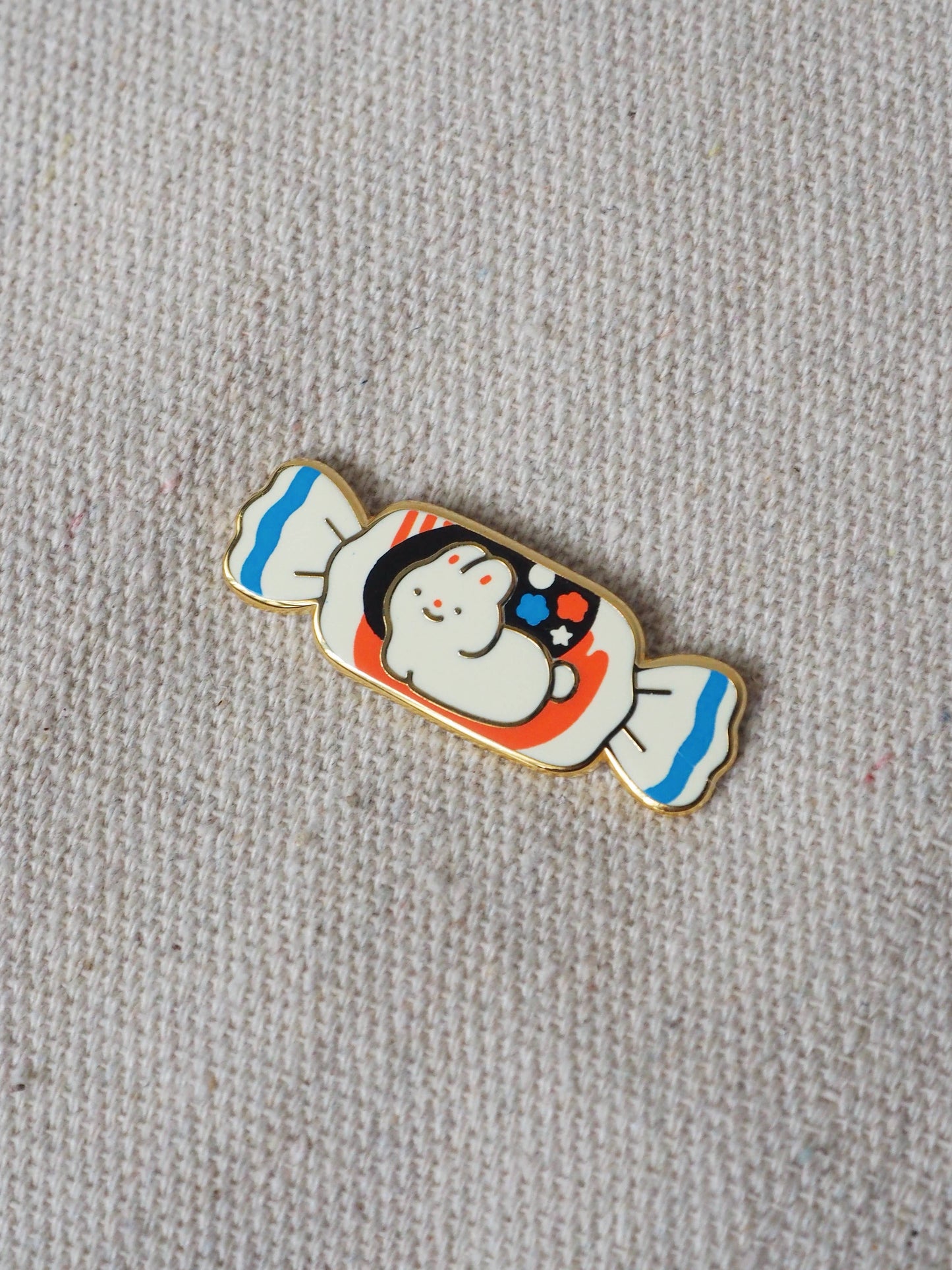 natamori - White Rabbit - Enamel Pin