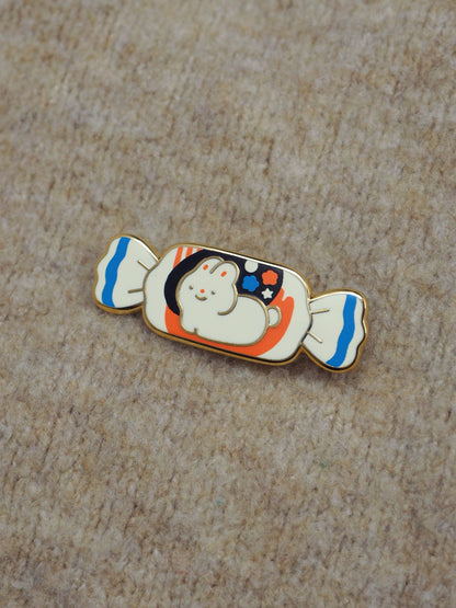 natamori - White Rabbit - Enamel Pin