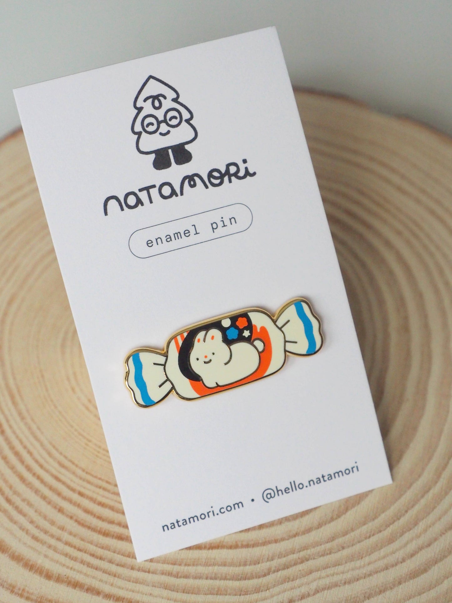 natamori - White Rabbit - Enamel Pin
